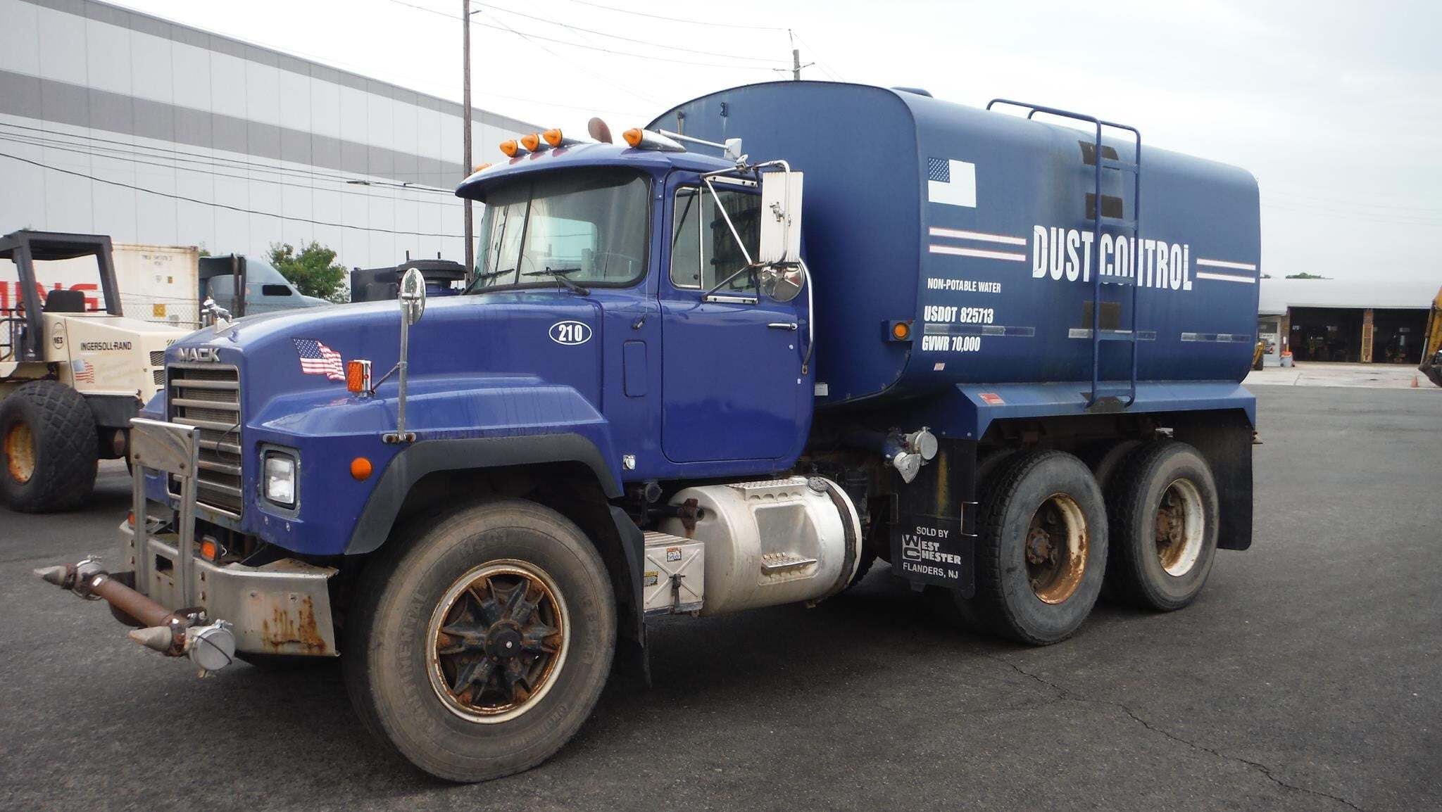 1999 MACK RD688S in Newark, NJ