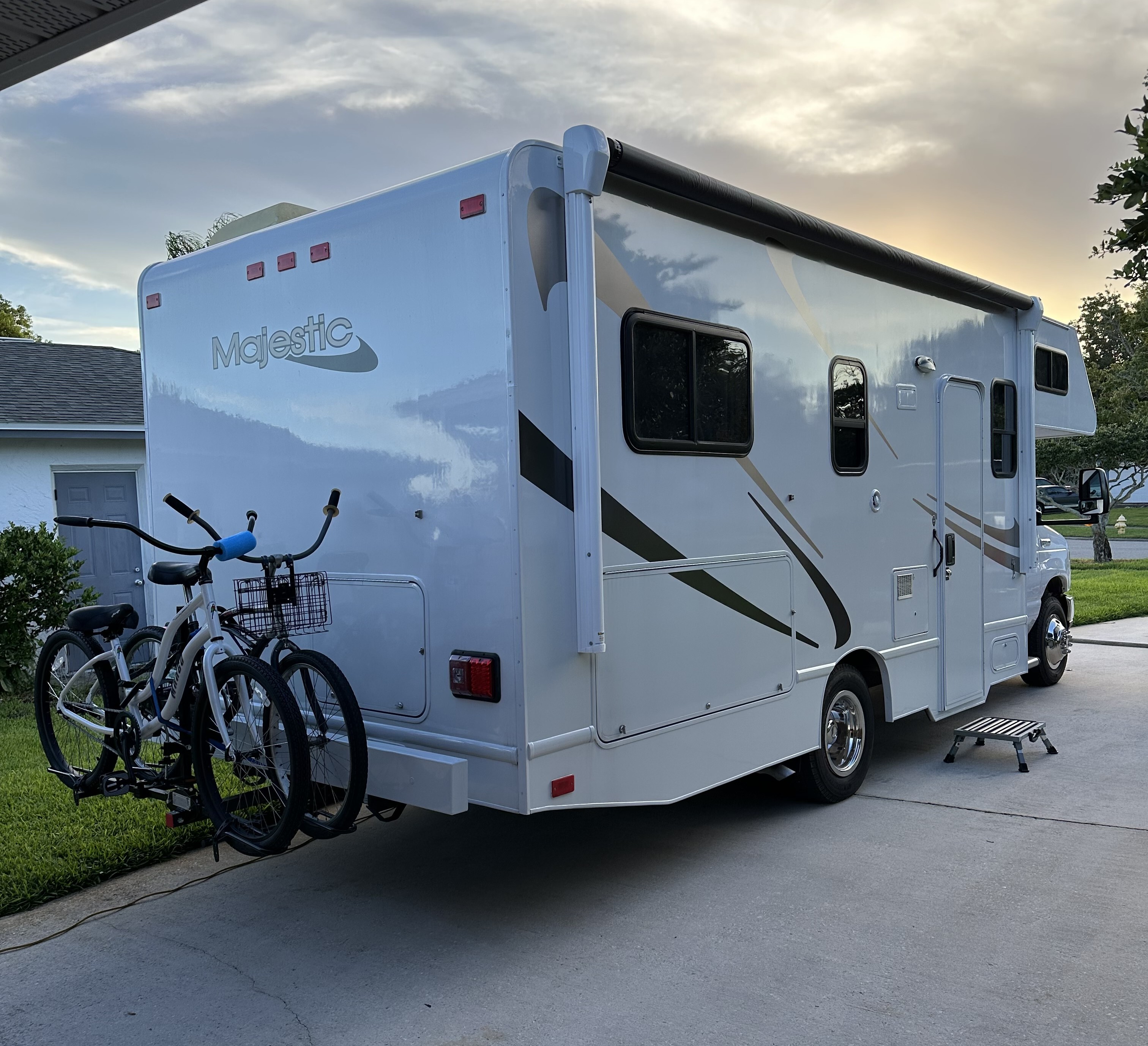 2019 Thor Motor Coach FOUR WINDS MAJESTIC 23A RV