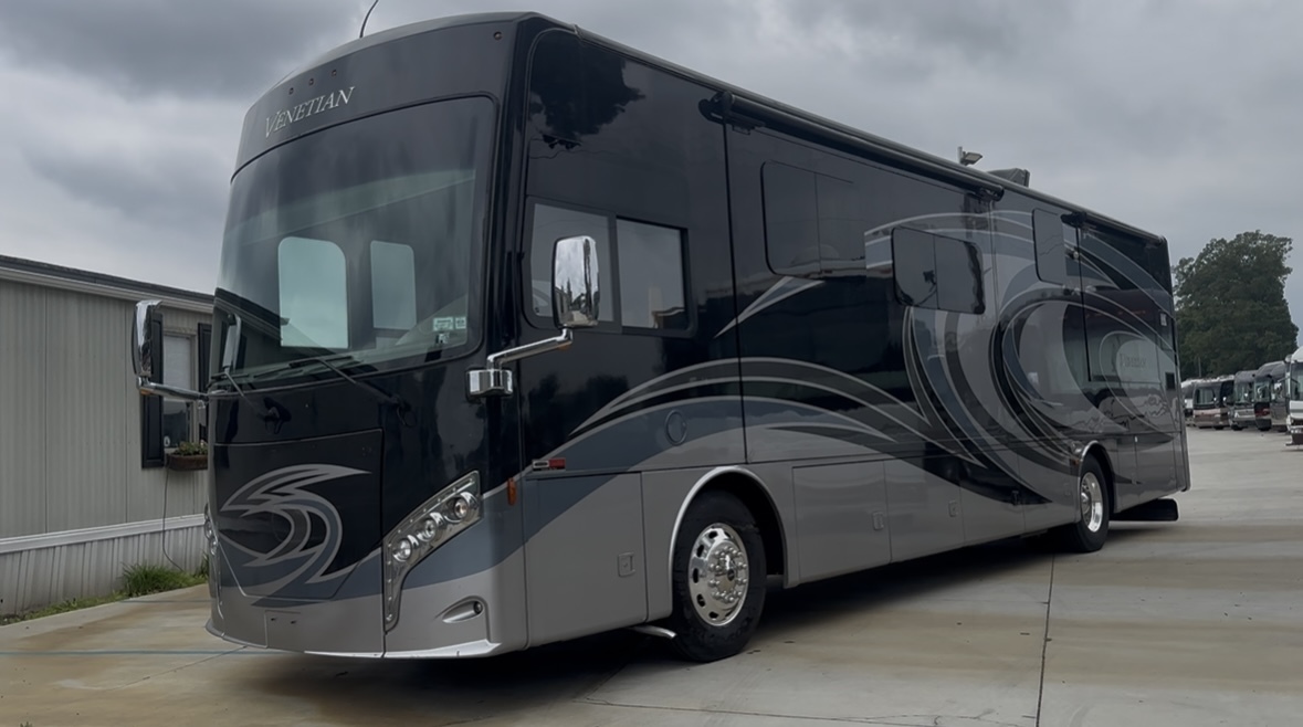 2017 Thor Motor Coach VENETIAN in greenville SC