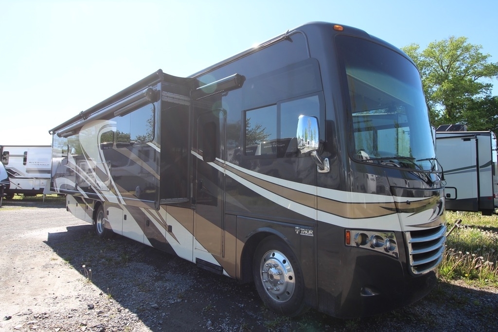 2017 Thor Motor Coach Miramar 35.2 in greencastle PA