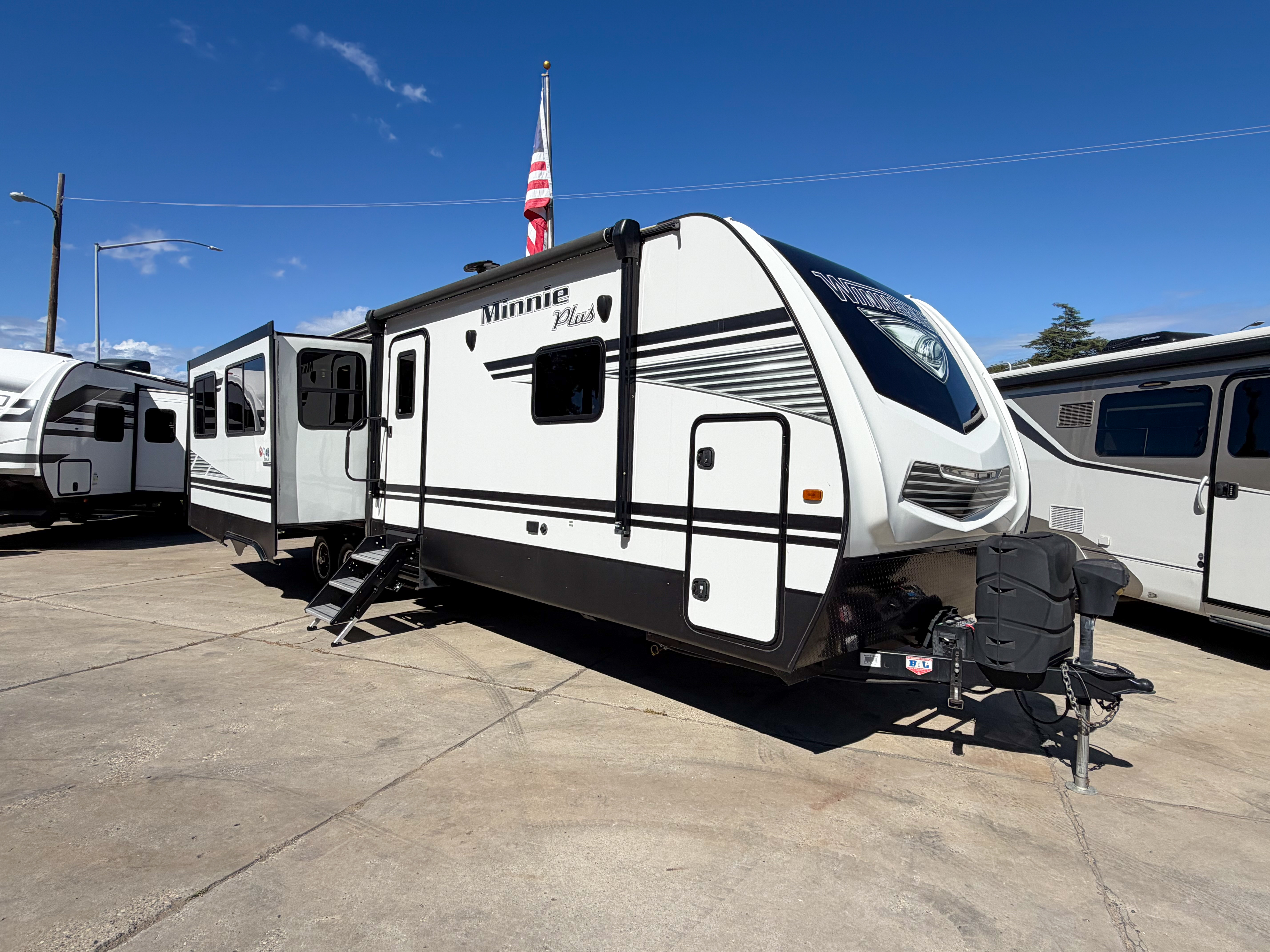 2019 Winnebago MINNIE PLUS 30RLSS in auburn CA