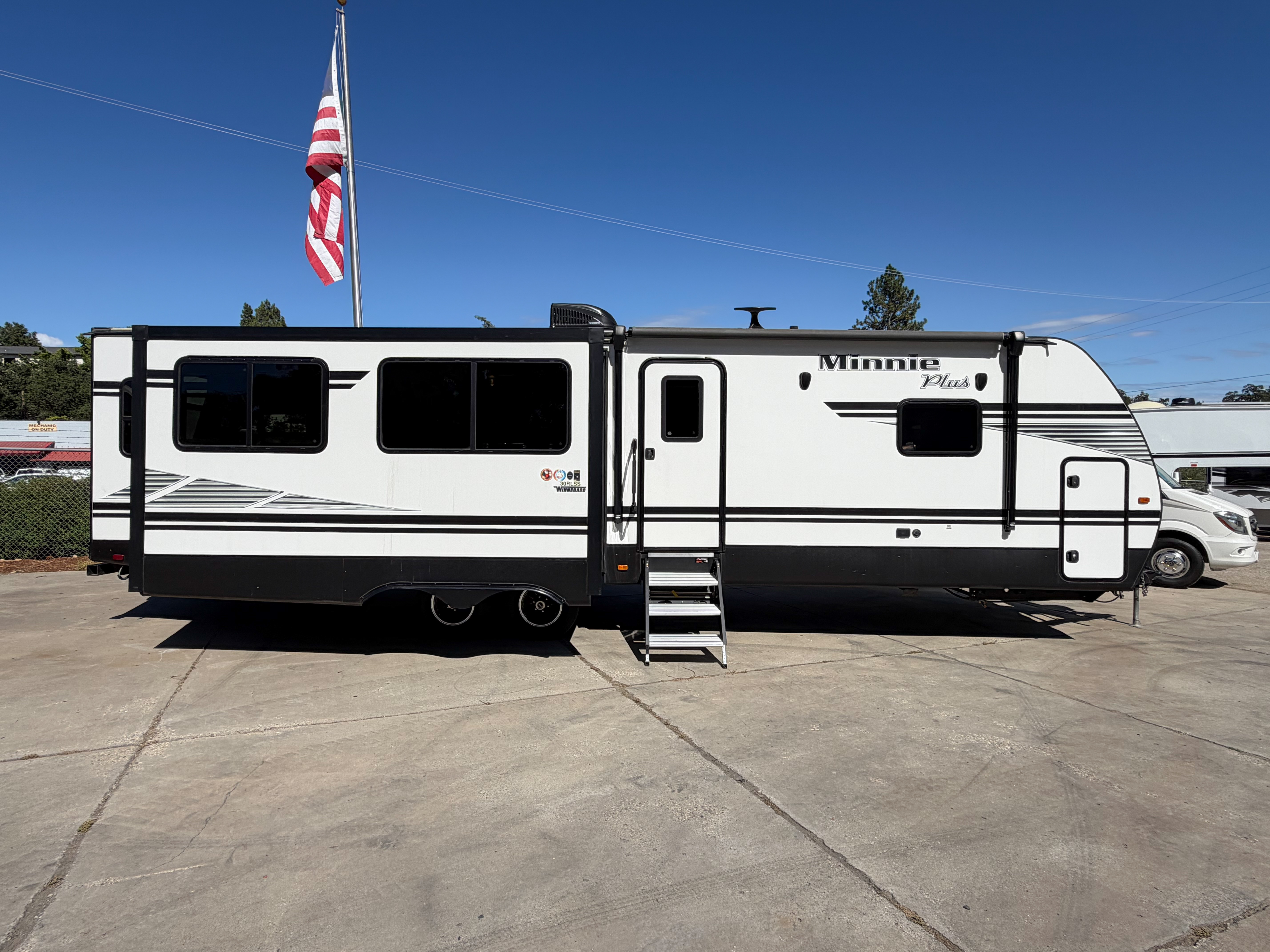 2019 Winnebago MINNIE PLUS 30RLSS in auburn CA