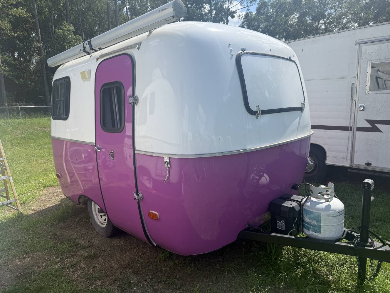 A photo of this 2009 Scamp 13' DELUXE