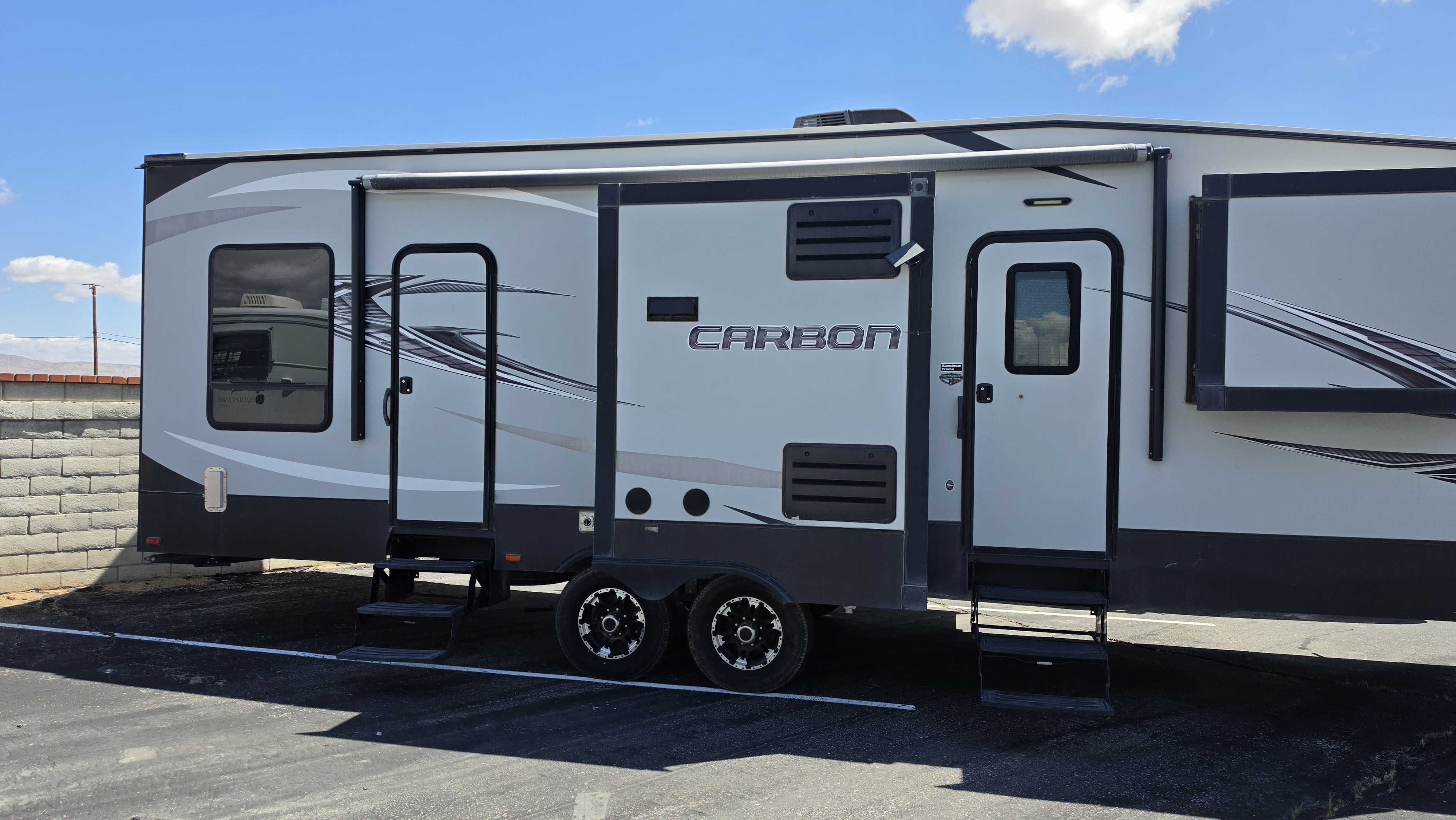 2018 Keystone CARBON 33 RV