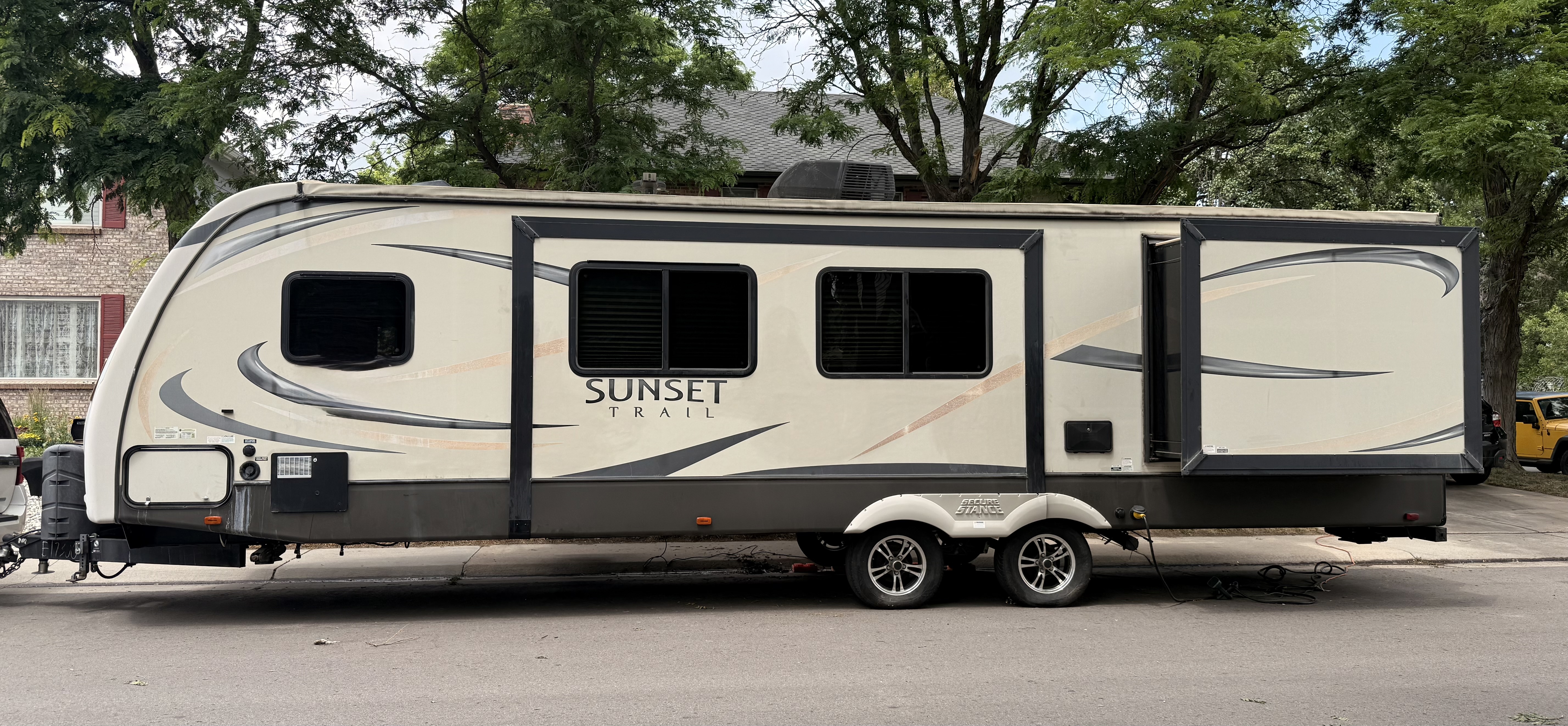 2016 Crossroads SUNSET TRAIL SUPER LITE 300BH RV