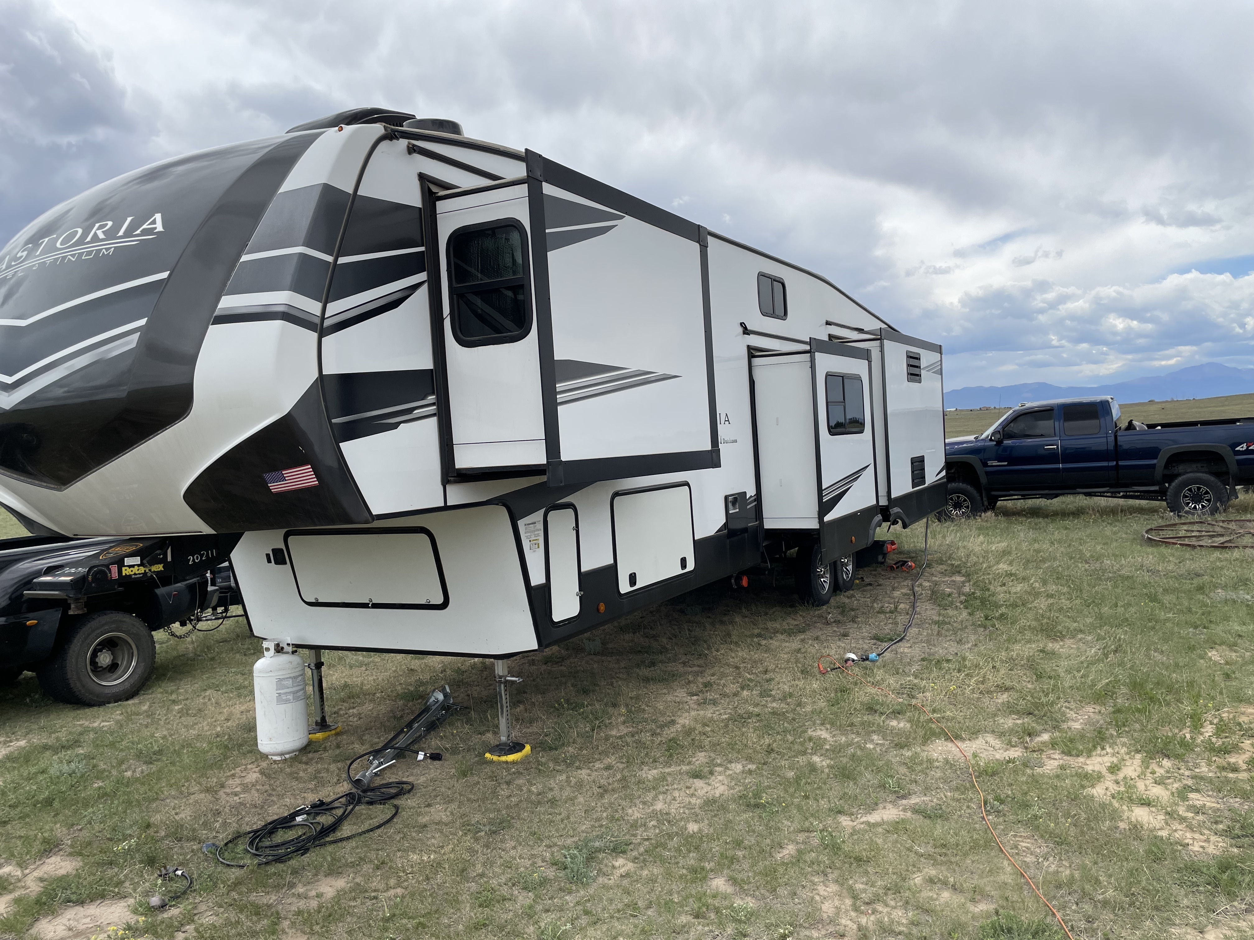 2020 Dutchmen ASTORIA FIFTH WHEEL PLATINUM 3553MBP in colorado springs CO