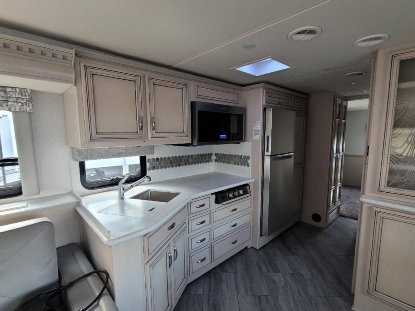 A photo of this 2021 Newmar BAY STAR 3626