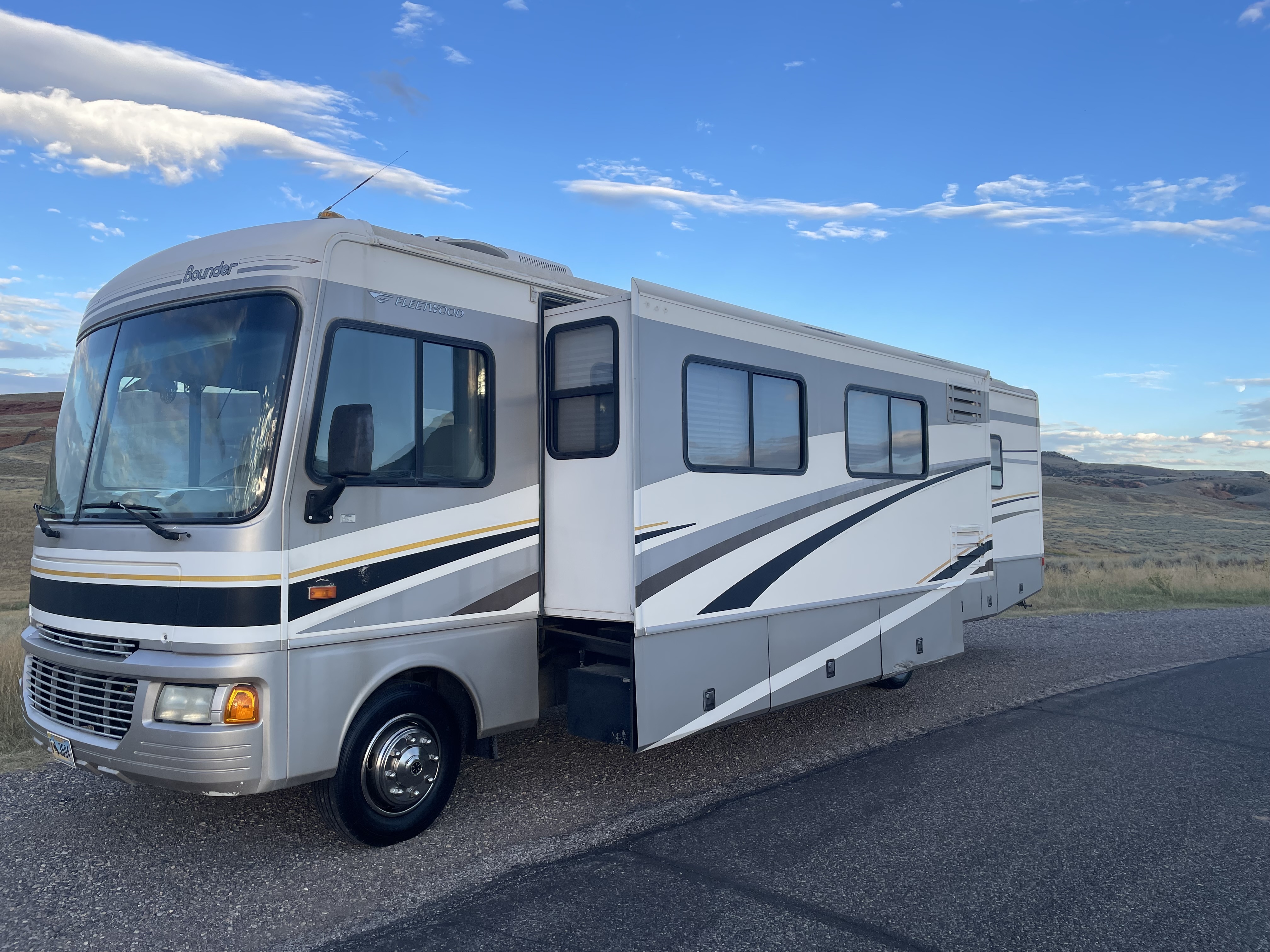 2005 Fleetwood BOUNDER 35E RV