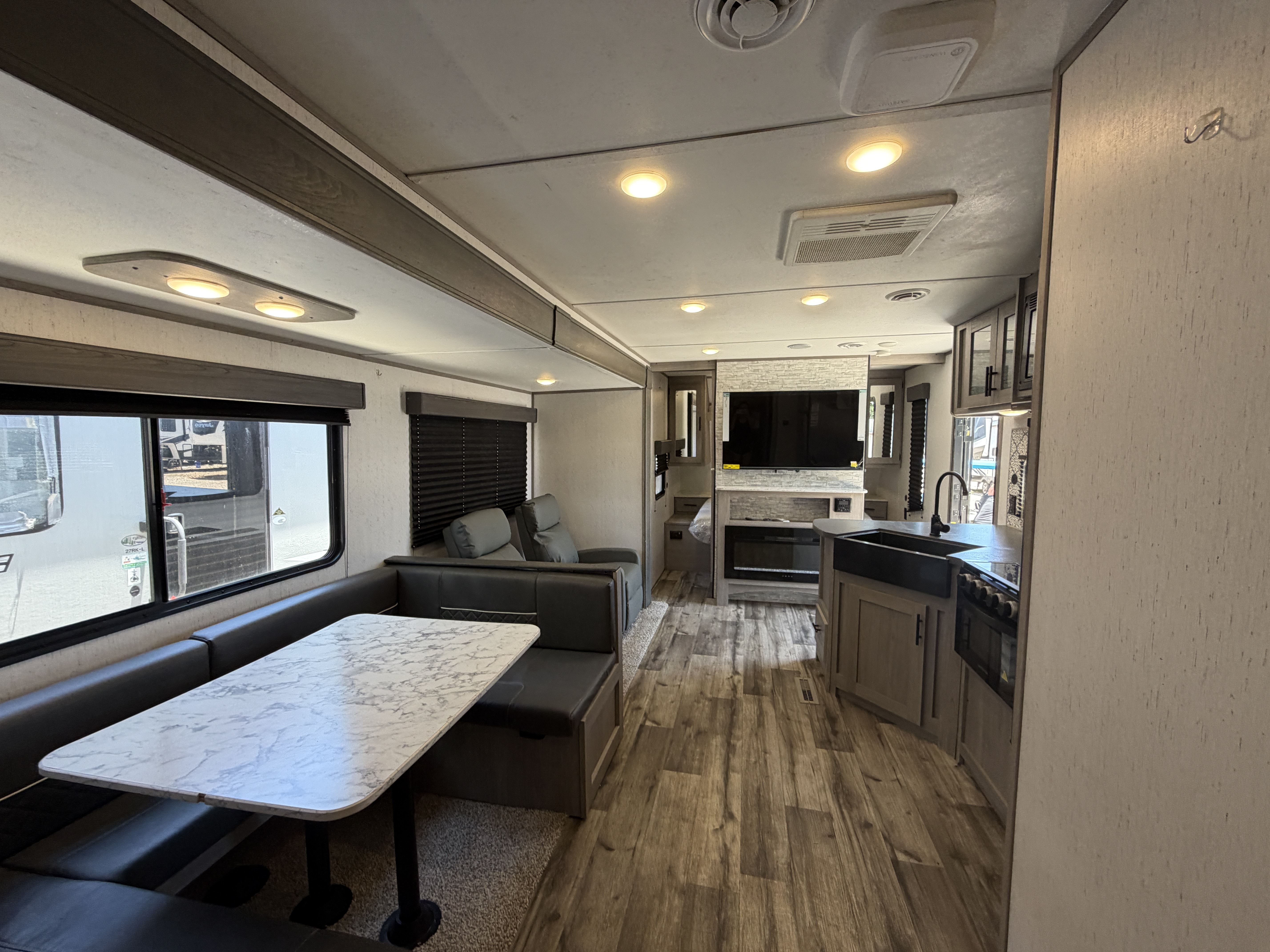 2022 Dutchmen COLEMAN LANTERN 295QB RV