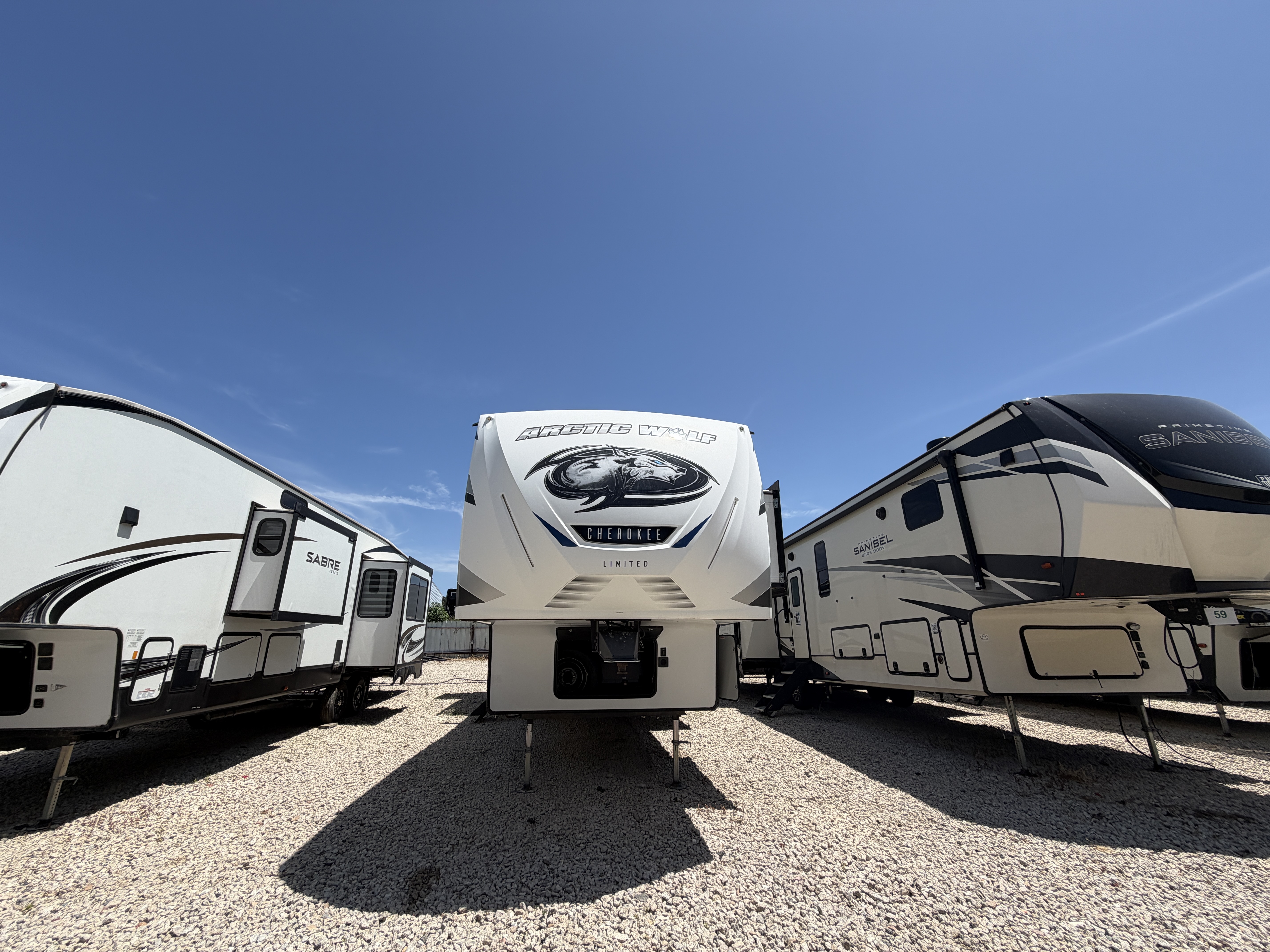 2022 Forest River CHEROKEE ARCTIC WOLF 3660 SUITE in kennedale TX