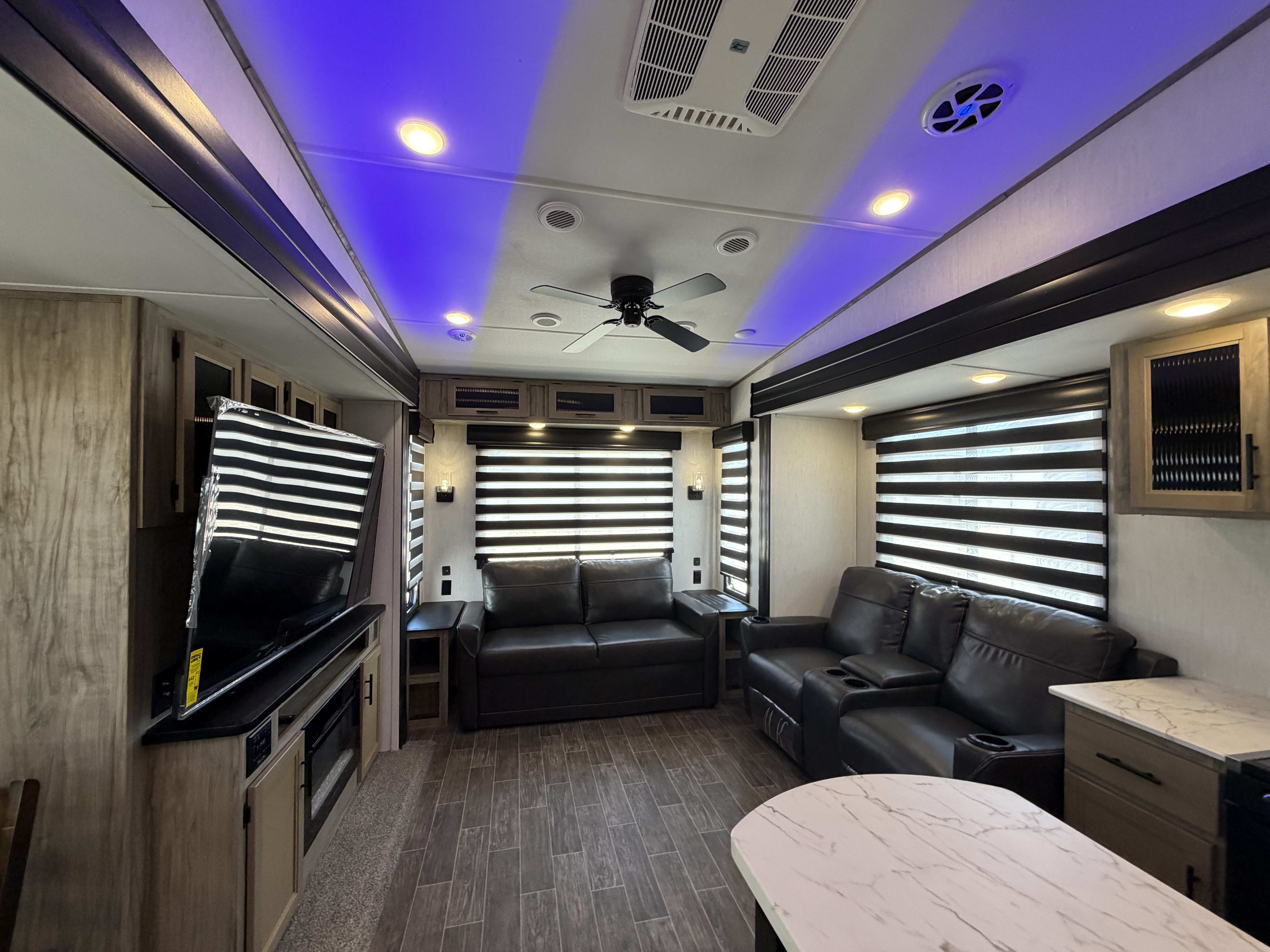 2022 Forest River CHEROKEE ARCTIC WOLF 3660 SUITE in kennedale TX