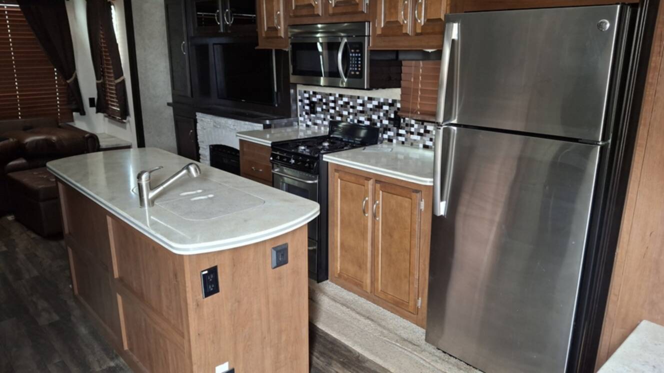A photo of this 2017 Jayco JAY FLIGHT 40RLTS