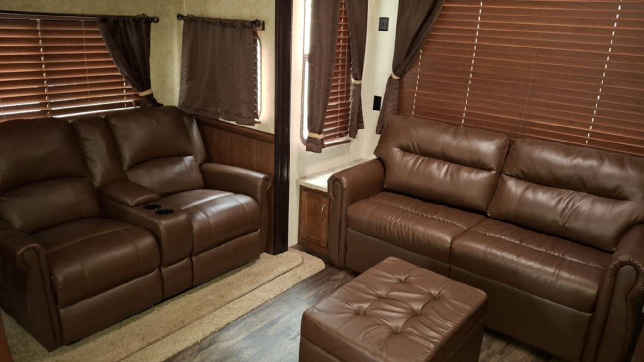 A photo of this 2017 Jayco JAY FLIGHT 40RLTS