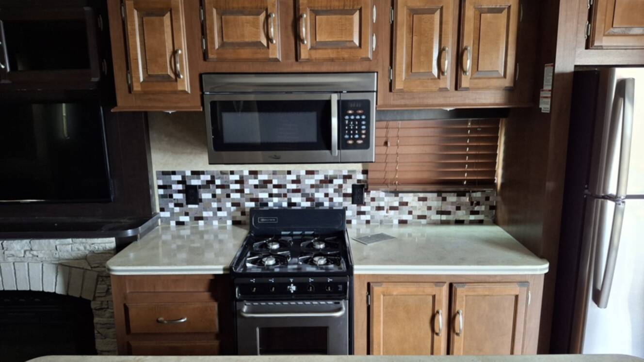 A photo of this 2017 Jayco JAY FLIGHT 40RLTS