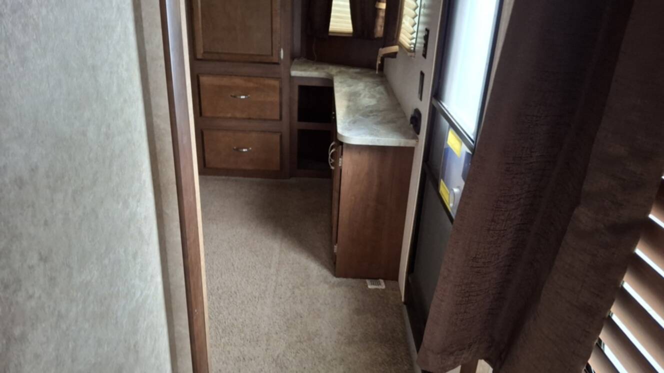 A photo of this 2017 Jayco JAY FLIGHT 40RLTS