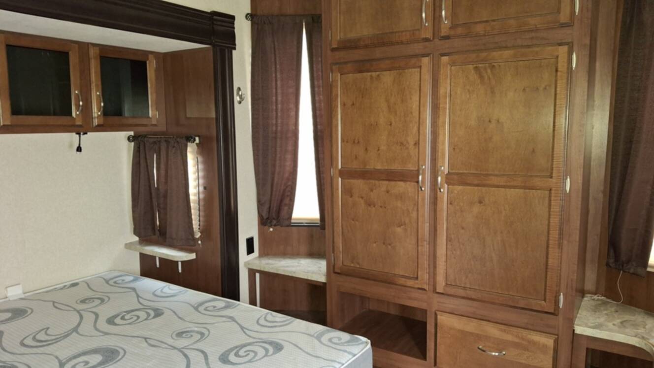 A photo of this 2017 Jayco JAY FLIGHT 40RLTS