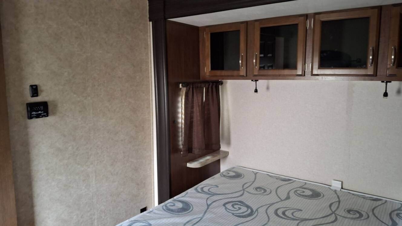 A photo of this 2017 Jayco JAY FLIGHT 40RLTS