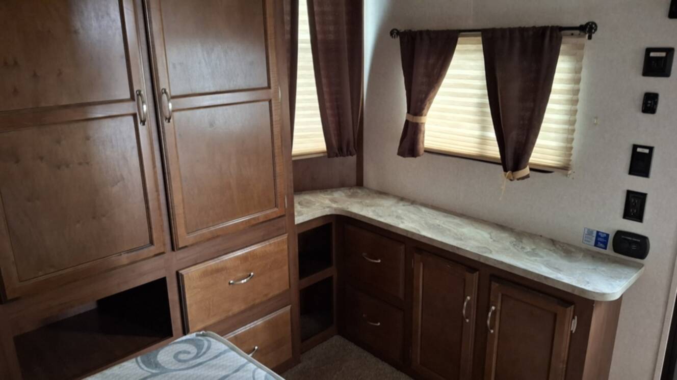 A photo of this 2017 Jayco JAY FLIGHT 40RLTS