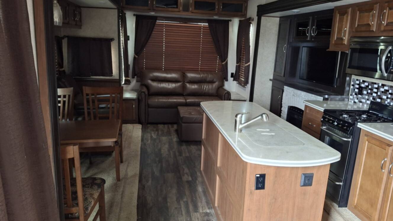 A photo of this 2017 Jayco JAY FLIGHT 40RLTS