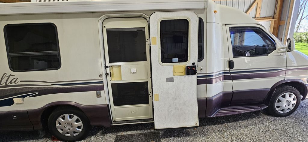 1999 Winnebago Rialta 22FD in hickman NE