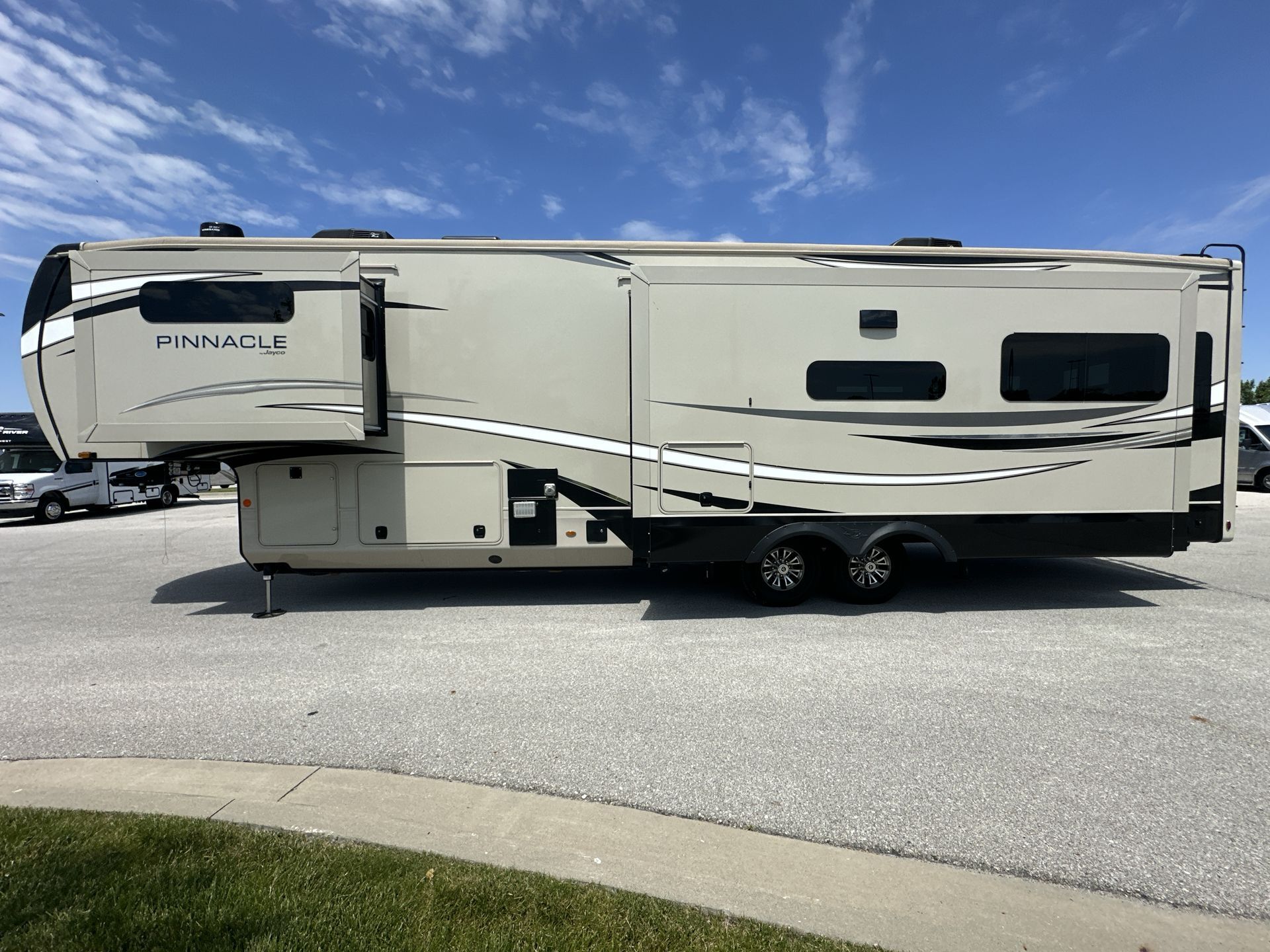 2021 Jayco Pinnacle 36KPTS in altoona IA