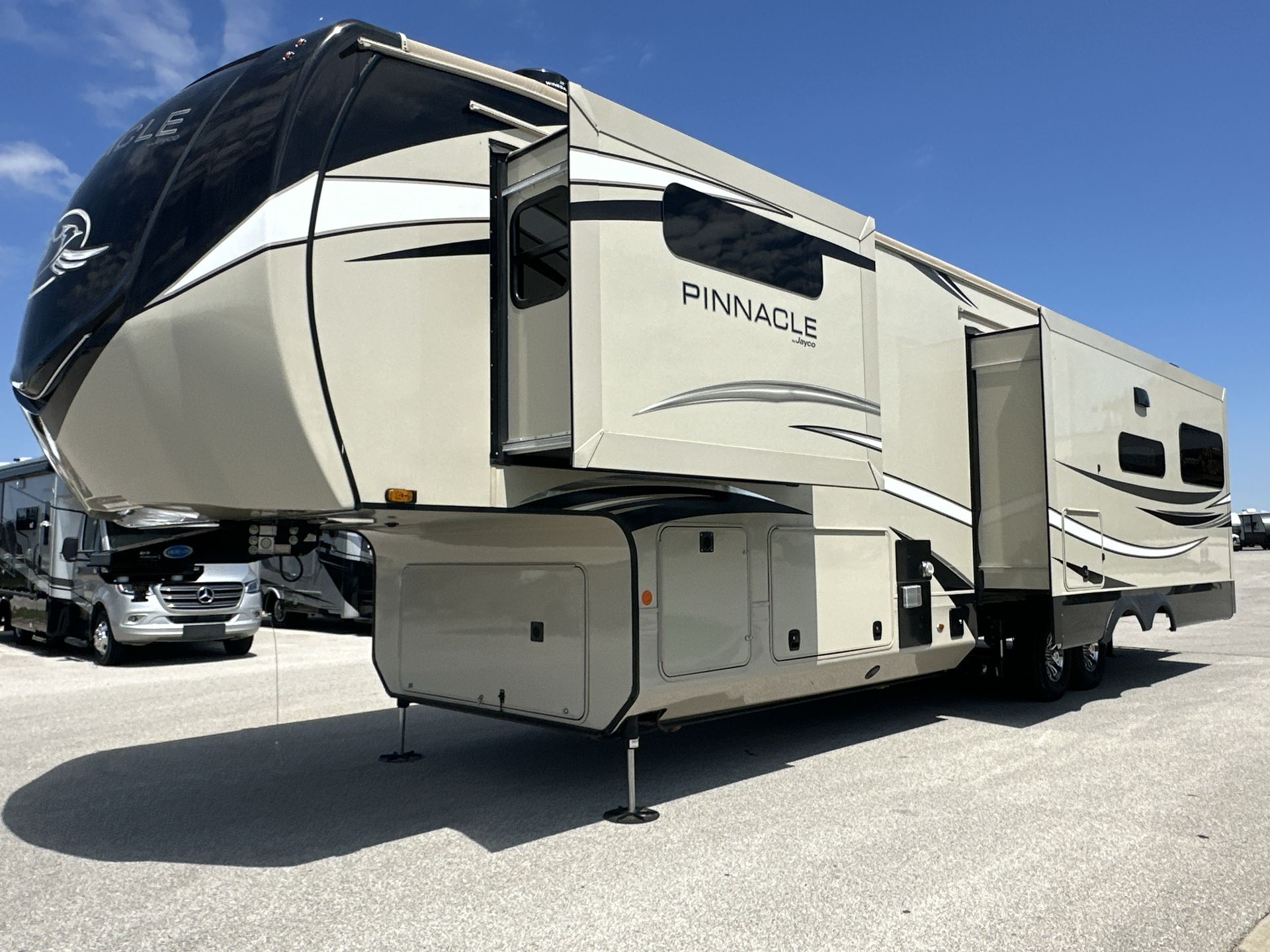 2021 Jayco Pinnacle 36KPTS in altoona IA