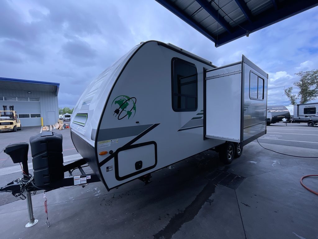 2022 Winnebago Micro Minnie FLX 2306BHS in medford OR