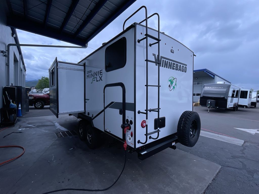 2022 Winnebago Micro Minnie FLX 2306BHS in medford OR