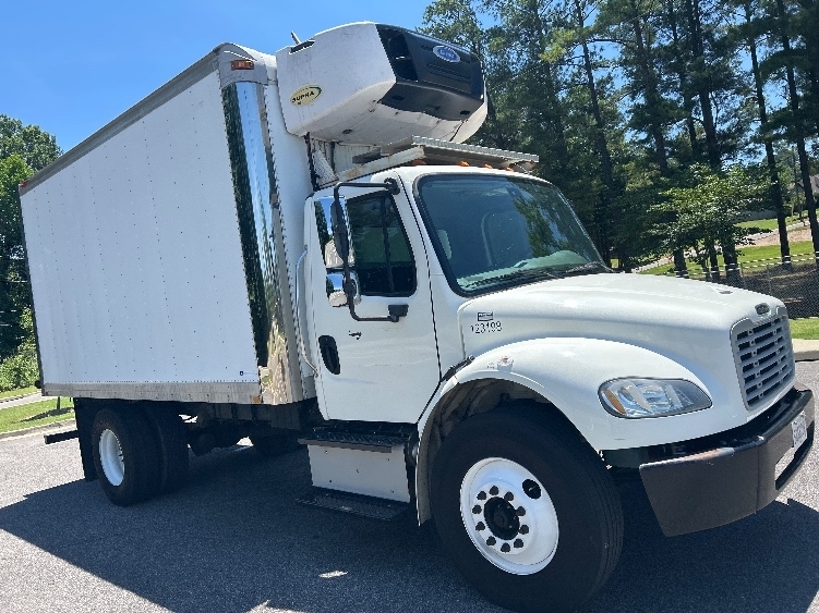 2015 FREIGHTLINER BUSINESS CLASS M2 106 in Homewood, AL