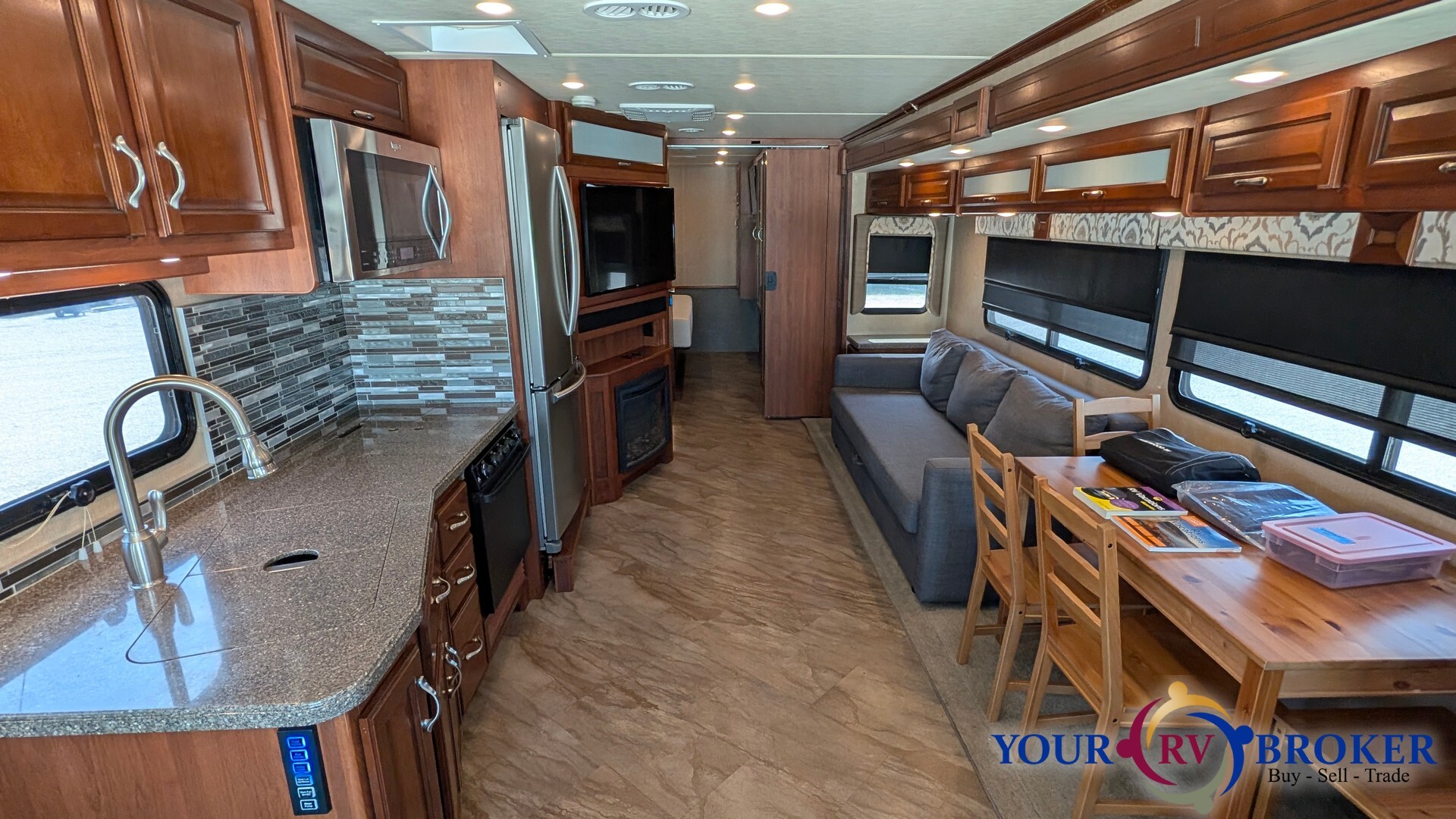 2016 Fleetwood BOUNDER 33C in justin TX