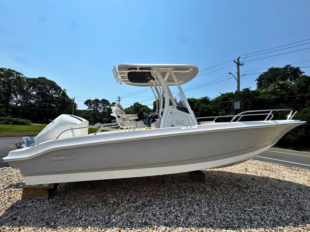 2026 Boston Whaler 220 Dauntless in hampton bays NY