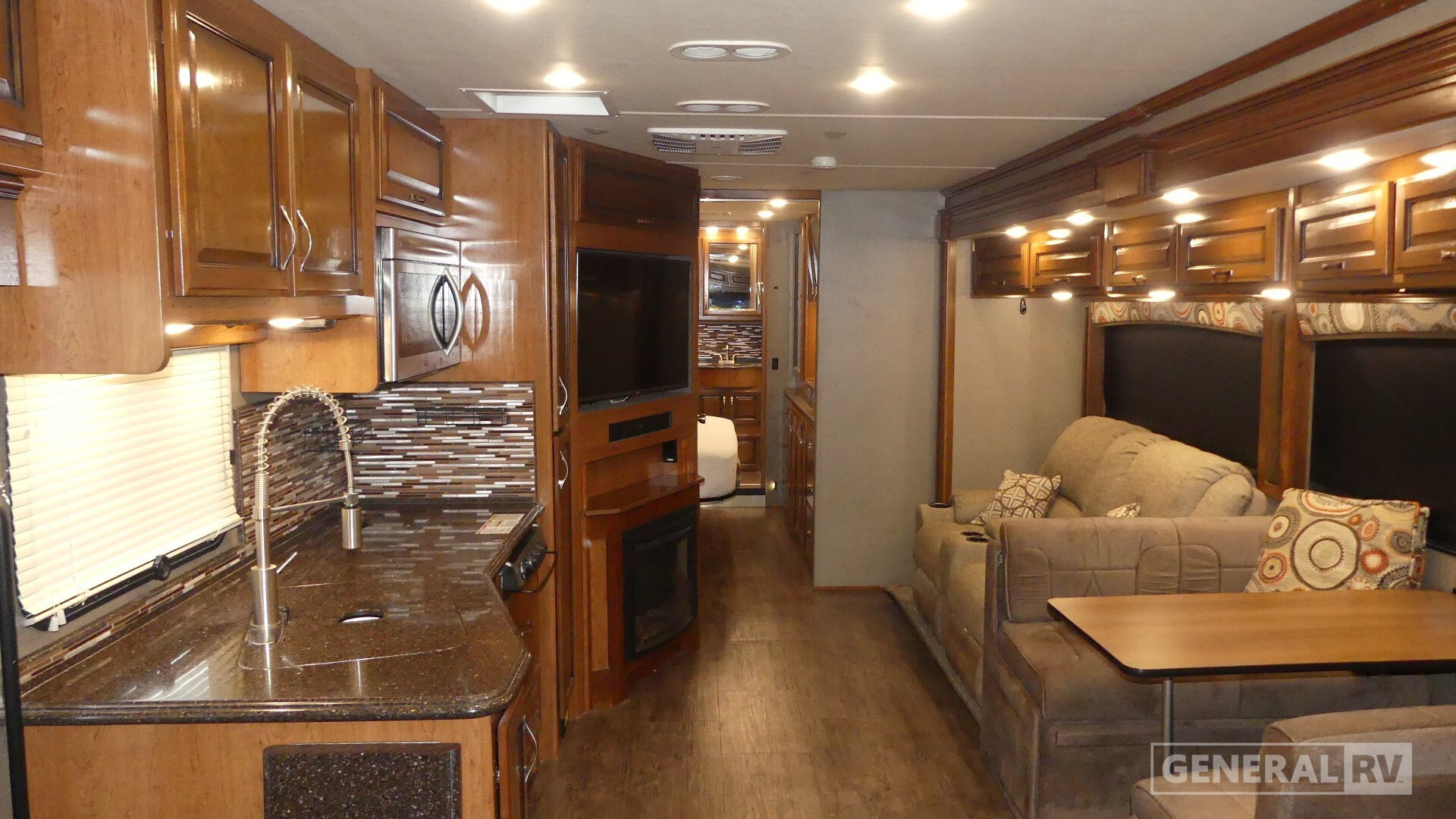 2018 Fleetwood PACE ARROW 36U in fort meyers FL