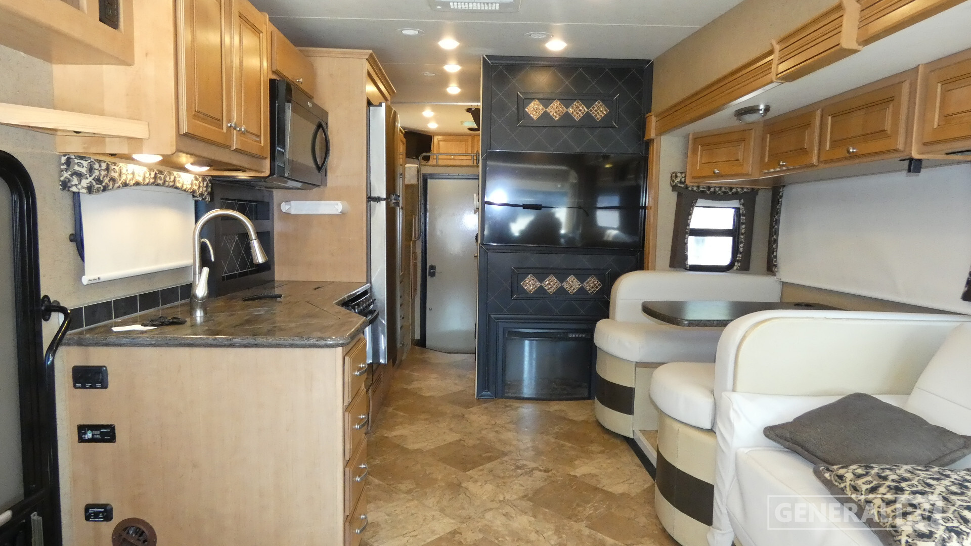 2016 Thor Motor Coach OUTLAW 37LS in orange park FL