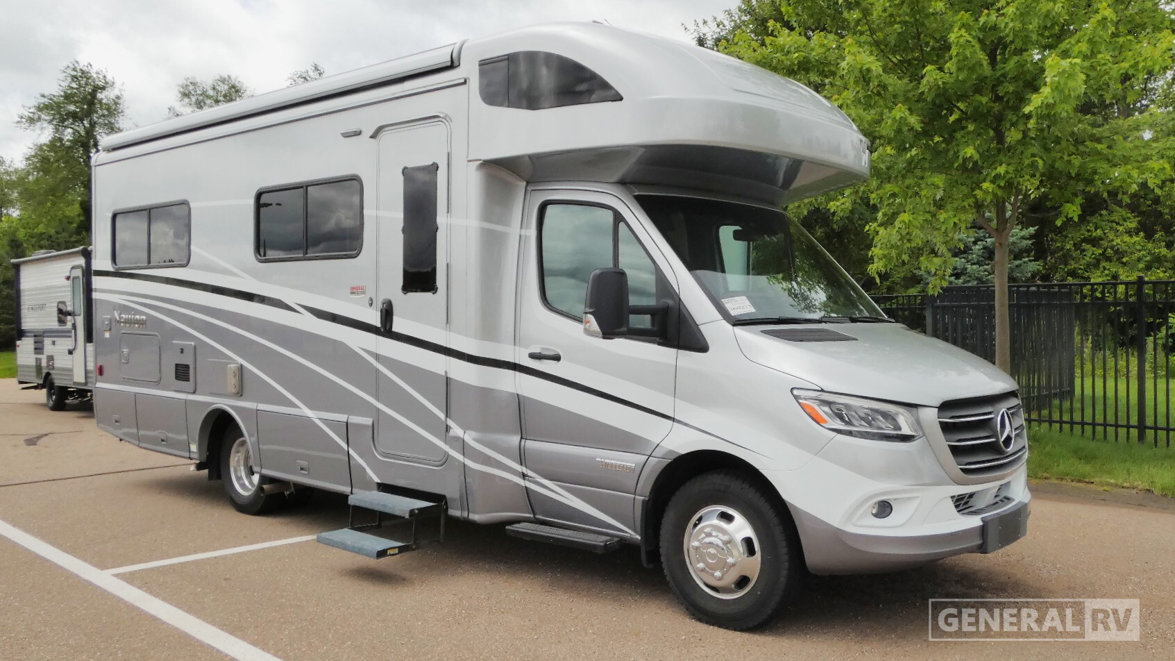2020 Winnebago NAVION 24J RV