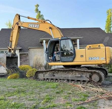 2003 John Deere 230C LC in Trenton, NJ