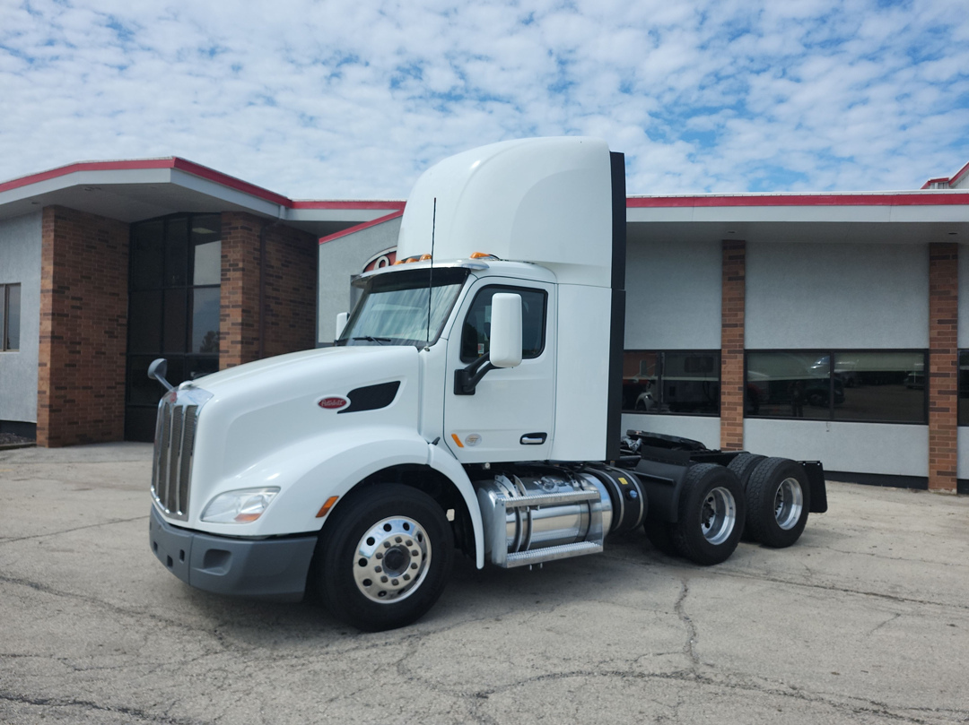 2020 PETERBILT 579 in Pewaukee, WI