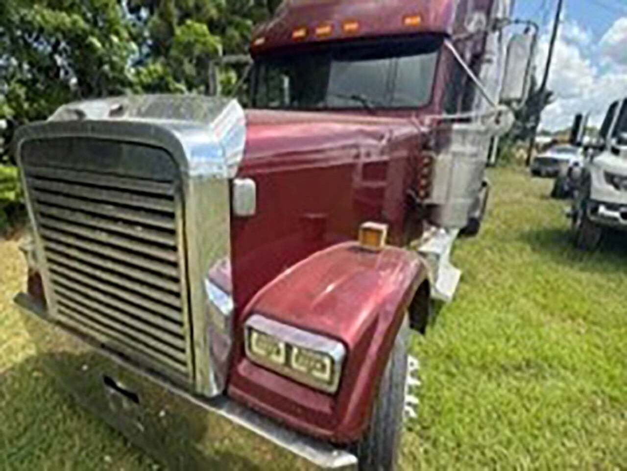 1999 FREIGHTLINER COLUMBIA in Columbus, MS