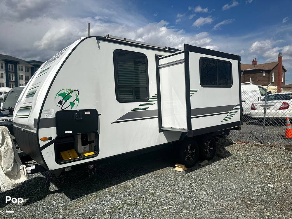 2022 Winnebago Micro Minnie FLX 2108DS in nanticoke MD