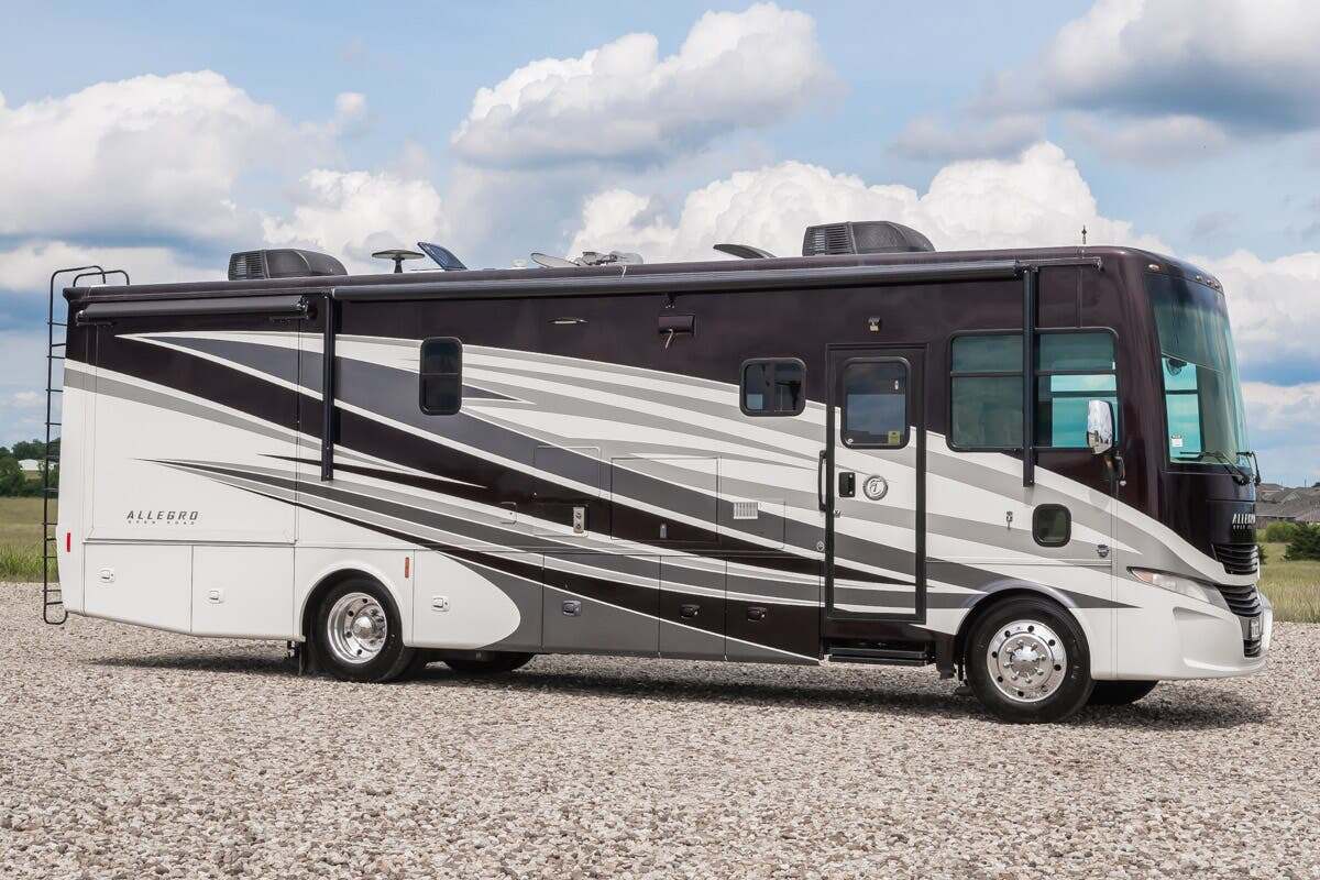 2017 Tiffin Open Road Allegro 32SA in alvarado TX