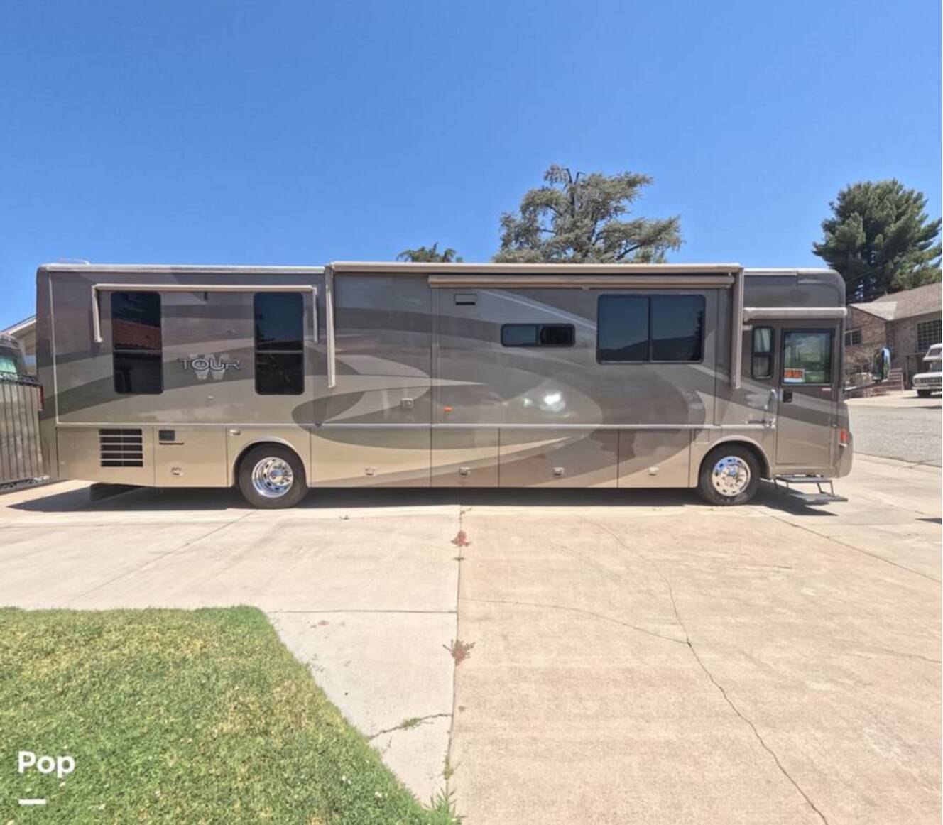 A photo of this 2006 Winnebago Tour 40KD