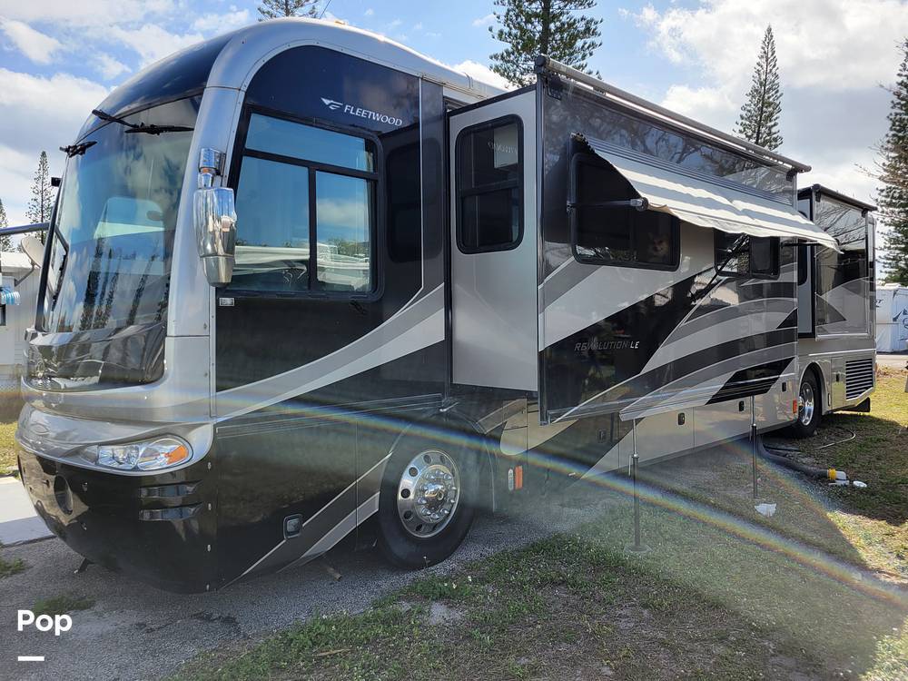 2007 Fleetwood Revolution LE 40E in deerfield beach FL