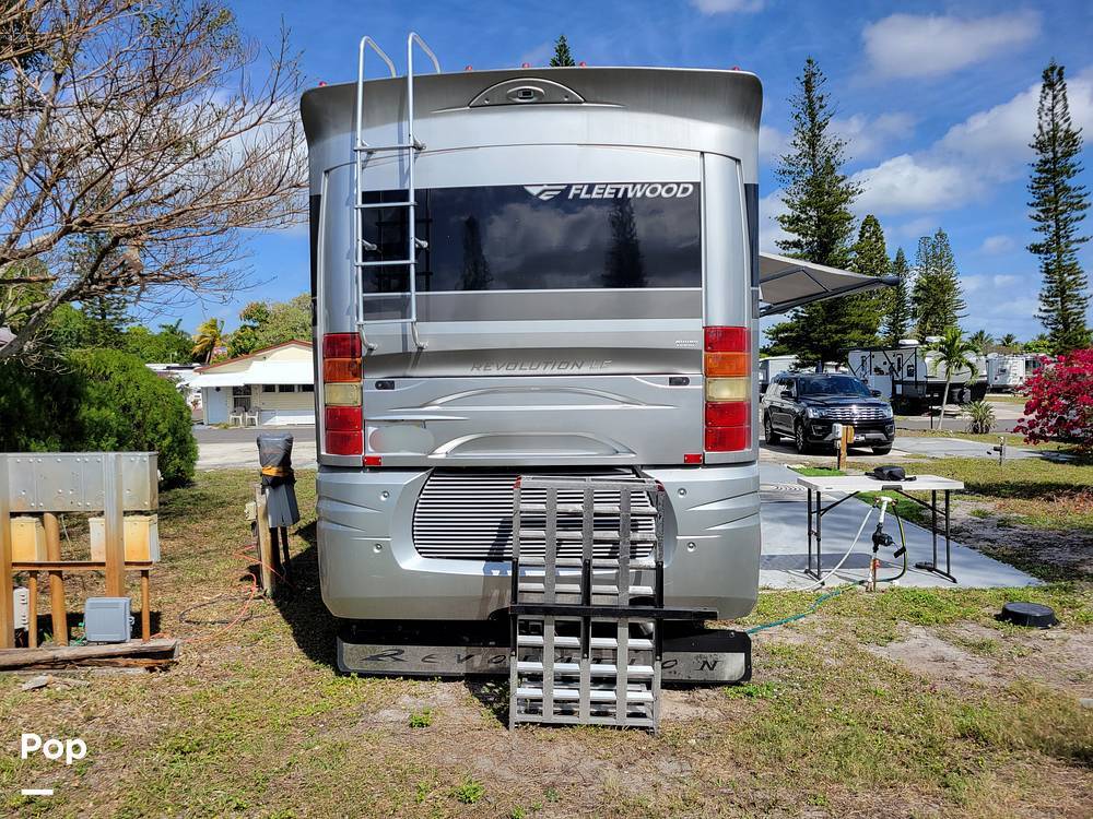 2007 Fleetwood Revolution LE 40E in deerfield beach FL