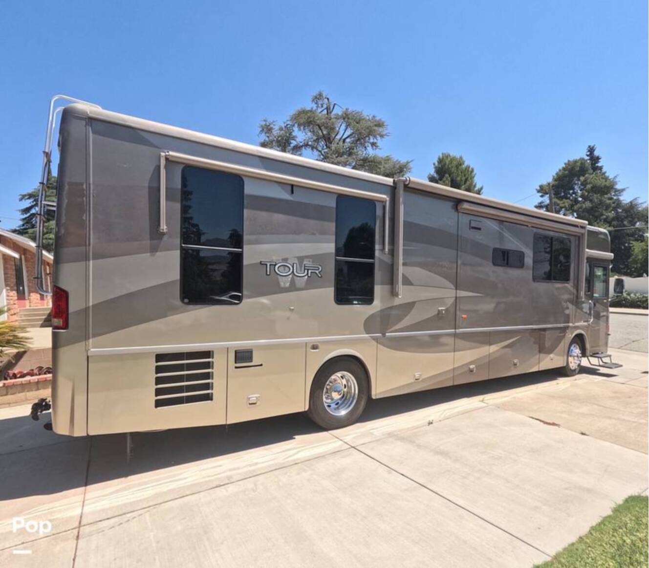 A photo of this 2006 Winnebago Tour 40KD