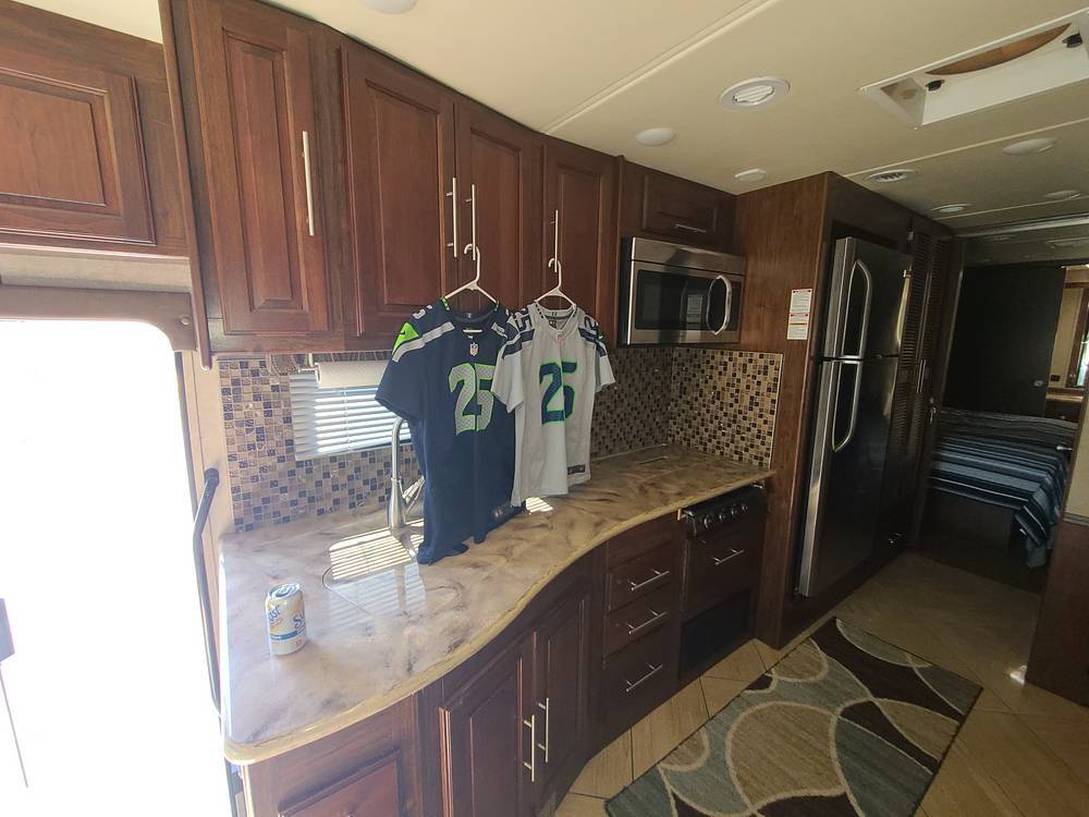 2016 Coachmen Mirada Select 37LS in nine mile falls WA