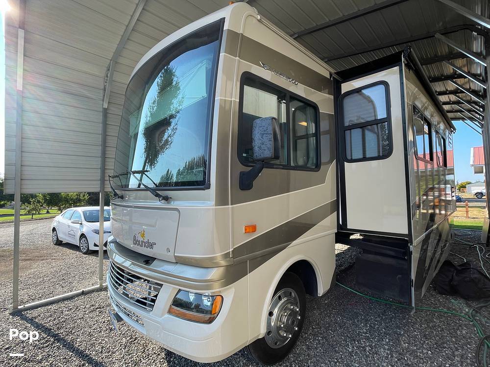 2009 Fleetwood Bounder 35E in sequim WA