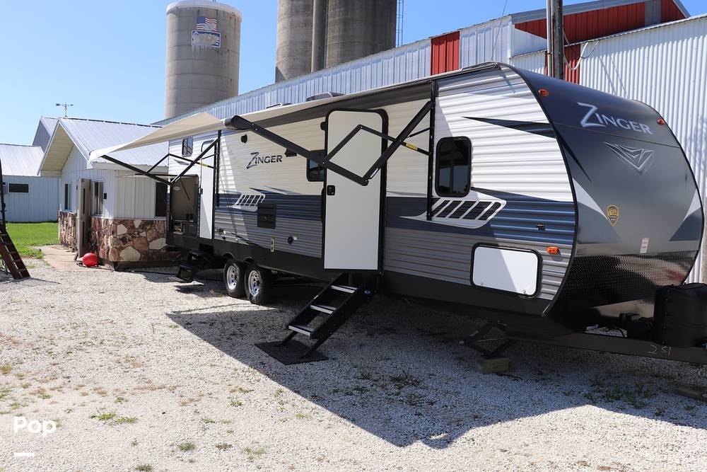 2019 Crossroads Zinger 328SB in kewaunee WI