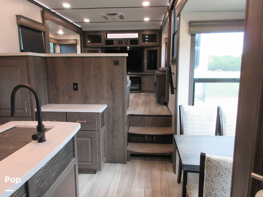 2022 Alliance Rv Paradigm 385FL in waelder TX
