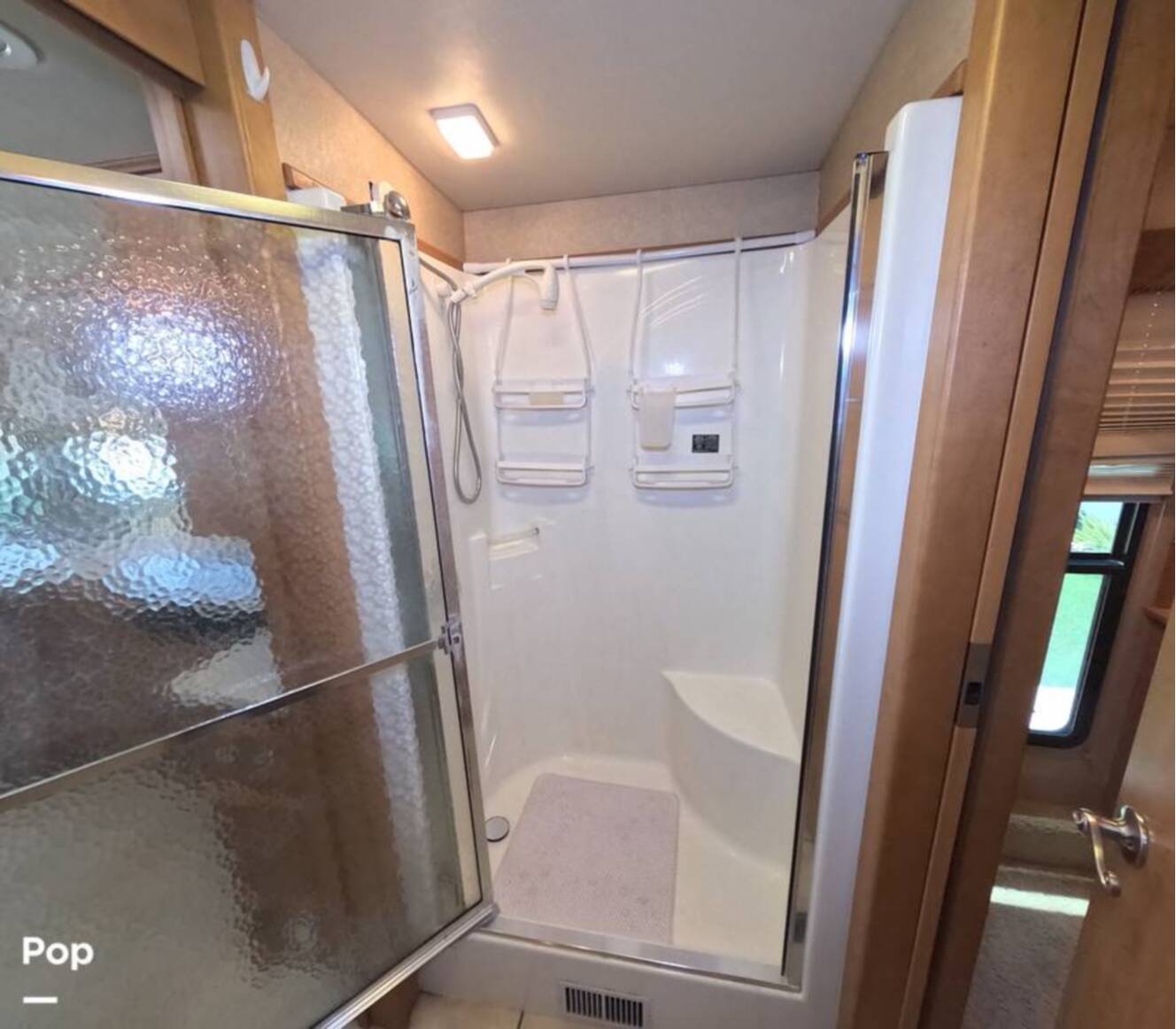 A photo of this 2006 Winnebago Tour 40KD