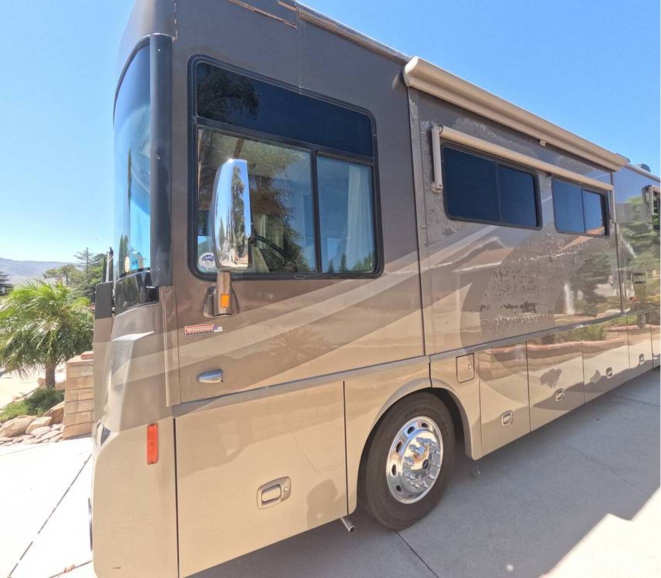 A photo of this 2006 Winnebago Tour 40KD