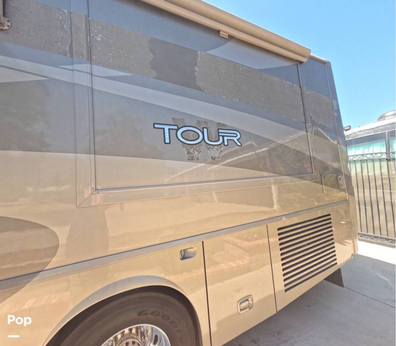 A photo of this 2006 Winnebago Tour 40KD